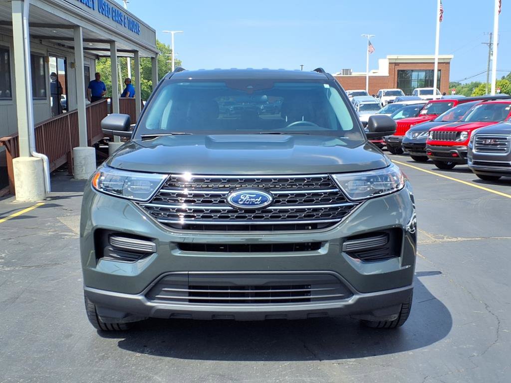 Used 2023 Ford Explorer XLT image 2