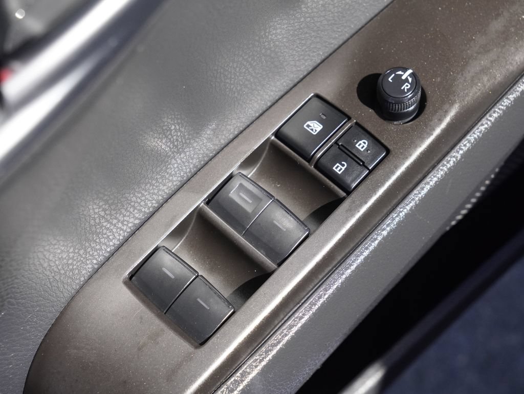 Used 2023 Toyota Camry SE FWD image 12