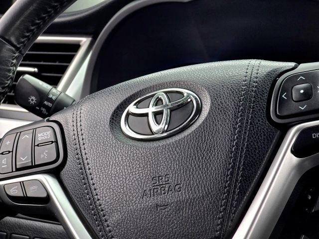 Used 2015 Toyota Highlander LE image 13