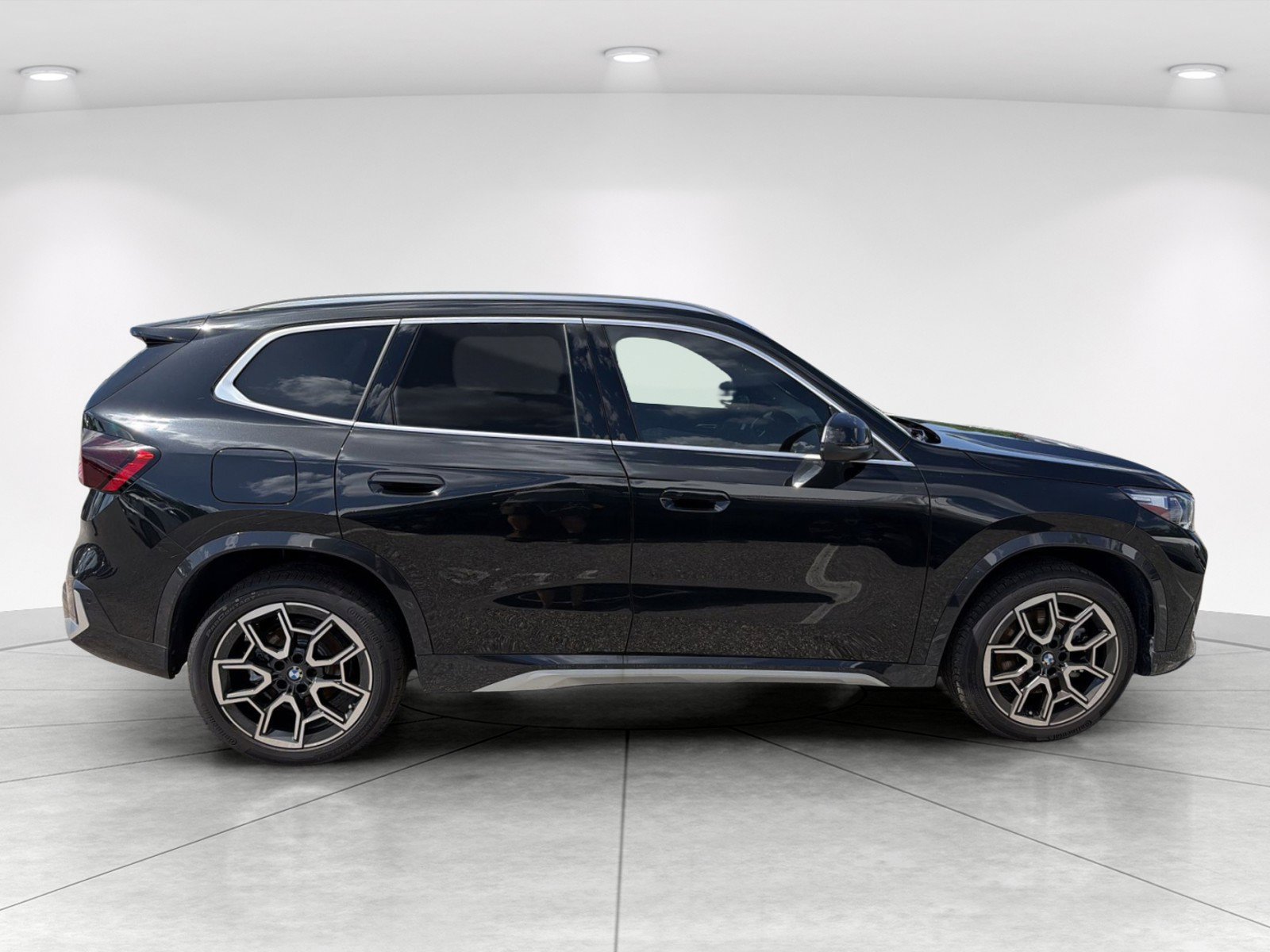 New 2026 BMW X1 xDrive28i w/ Convenience Package AWD/4WD image 3