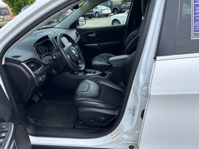 Used 2019 Jeep Cherokee Latitude Plus w/ Cold Weather Group AWD/4WD image 21
