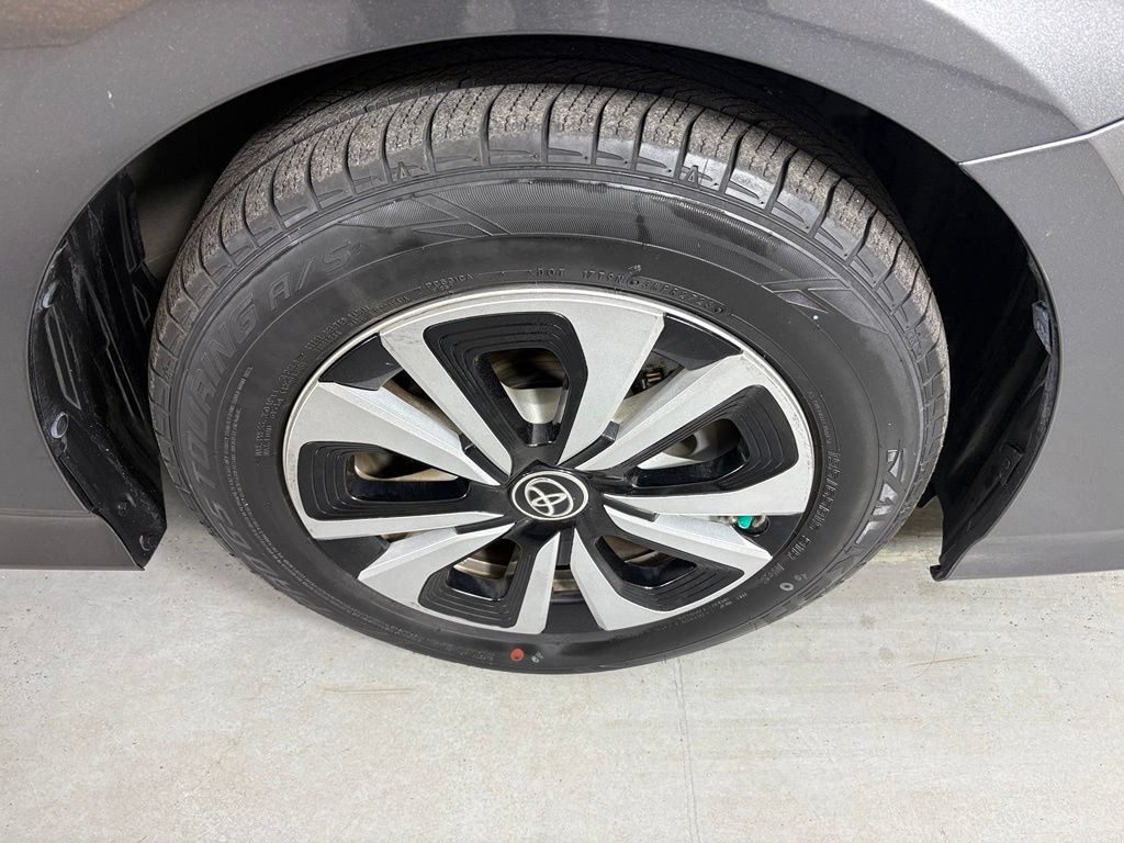 Used 2018 Toyota Prius Prime Premium w/ Carpet Mat Package FWD image 10