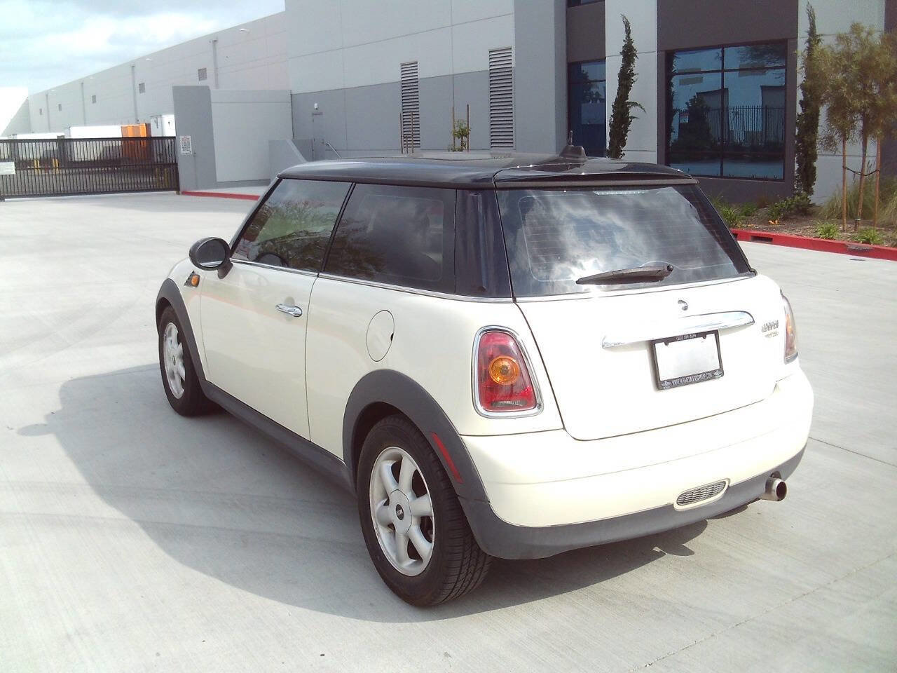 Used 2010 MINI Cooper Hardtop image 6