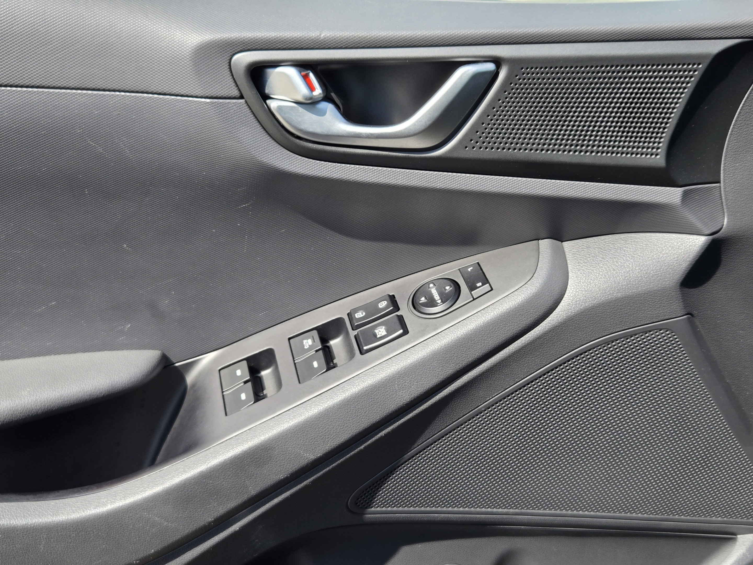 Used 2017 Hyundai Ioniq SEL FWD image 20