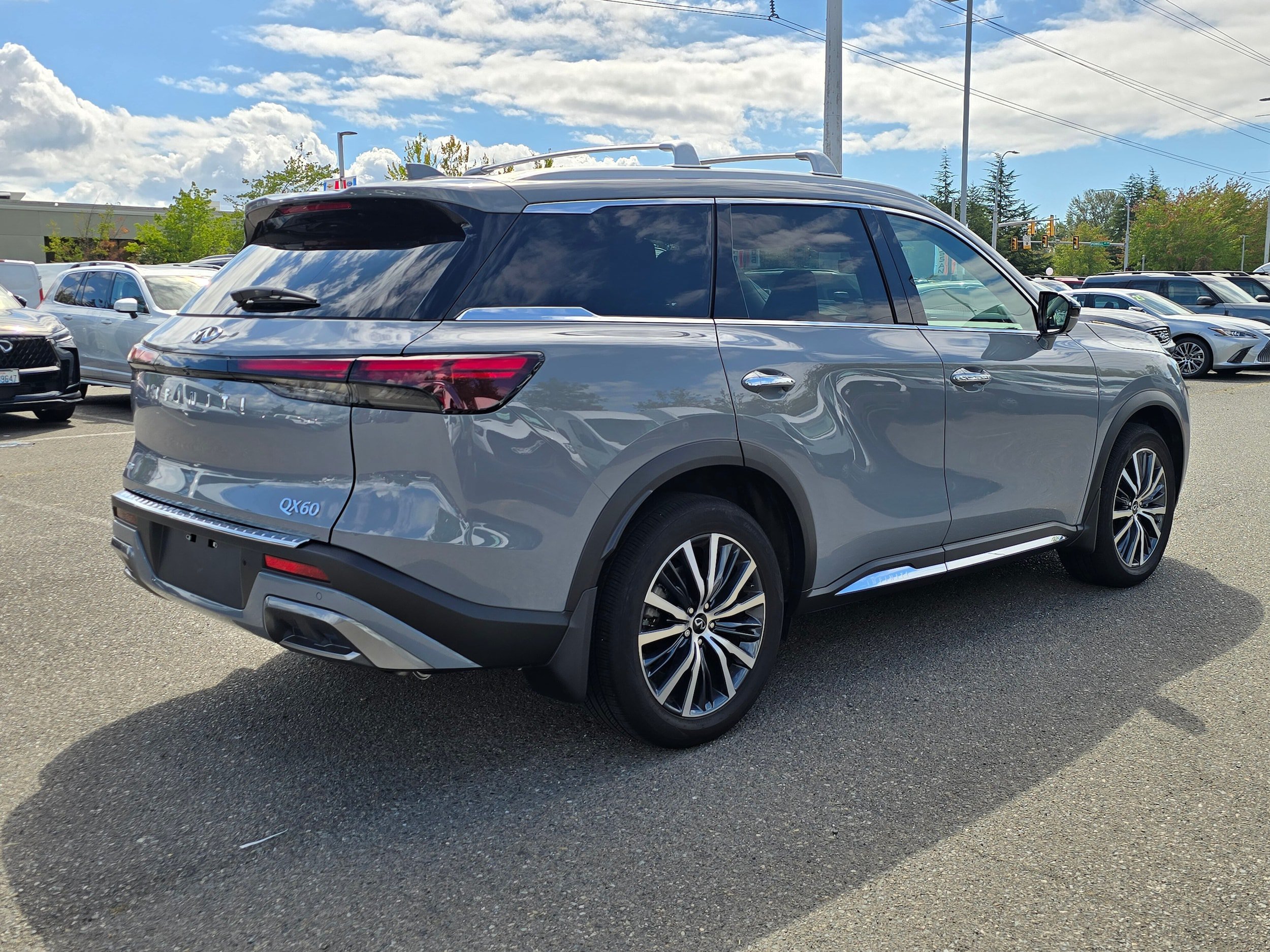 Used 2025 INFINITI QX60 Sensory w/ Vision Package AWD/4WD image 5