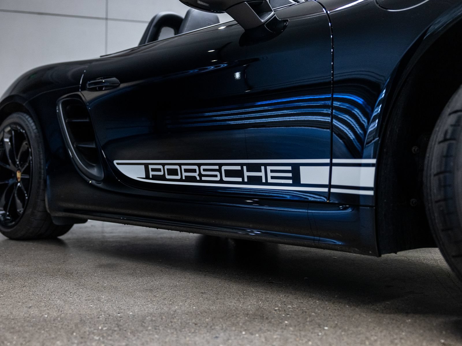 Certified 2024 Porsche 718 Boxster RWD image 18