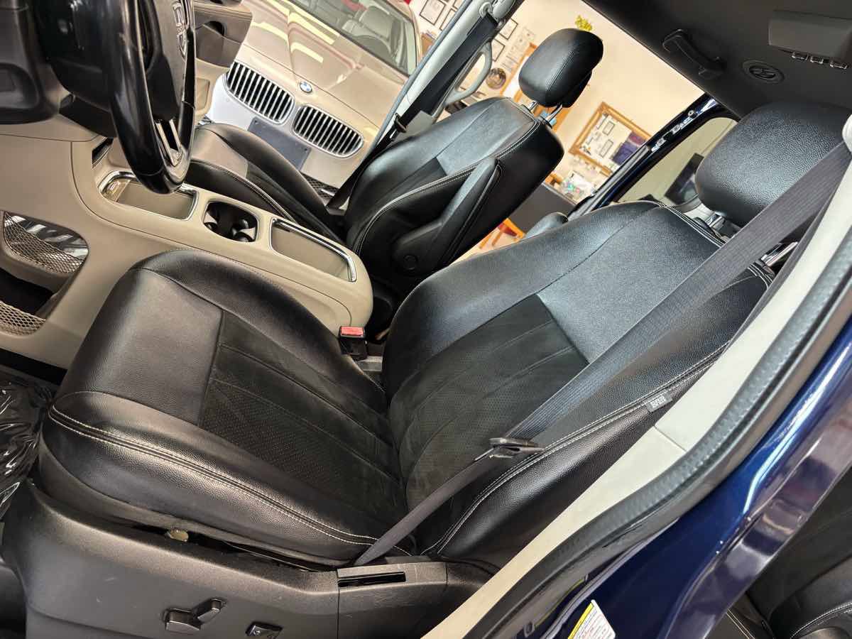 Used 2017 Dodge Grand Caravan SXT image 21