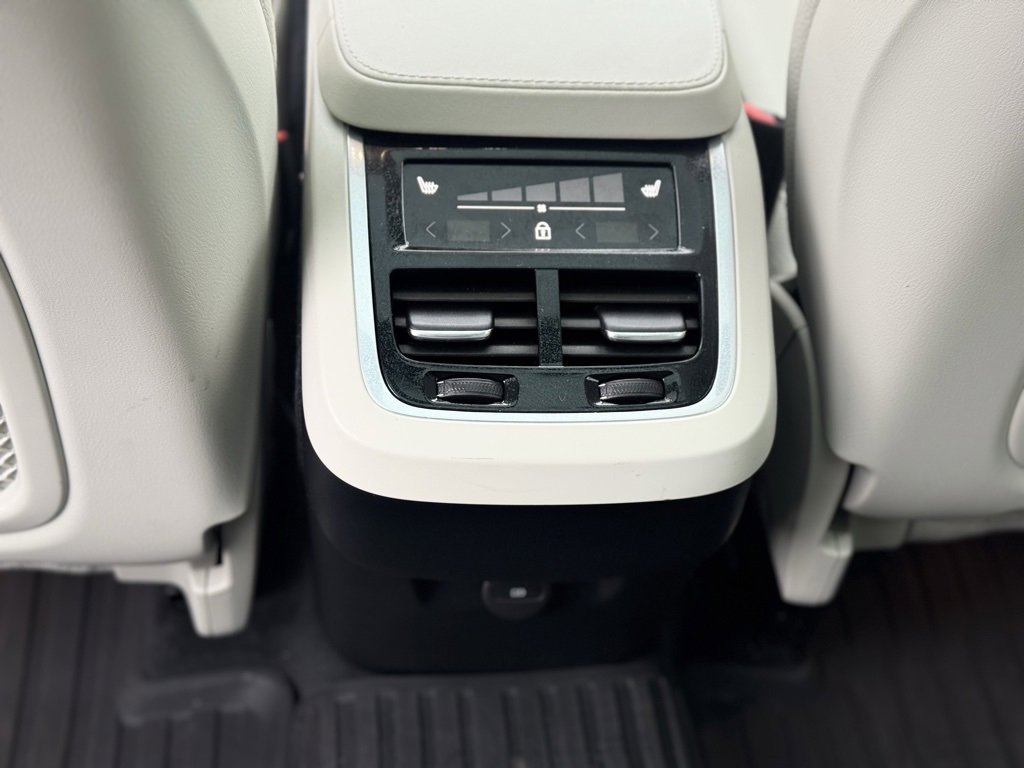 Used 2024 Volvo XC90 B6 Plus w/ Protection Package Premier image 25
