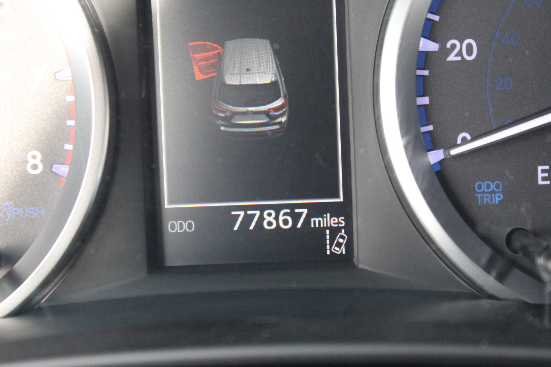 Used 2019 Toyota Highlander LE FWD image 18