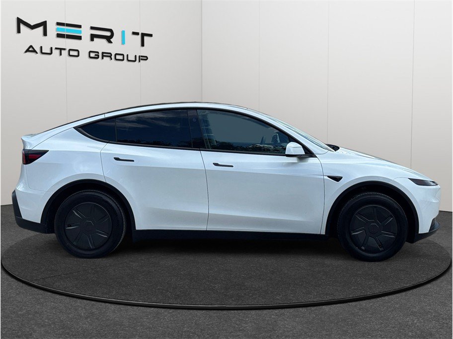 Used 2026 Tesla Model Y 2WD image 10