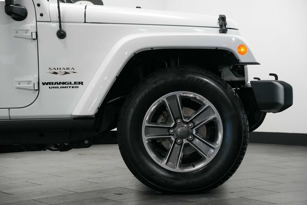 Used 2017 Jeep Wrangler Unlimited Sahara w/ Connectivity Group AWD/4WD image 9