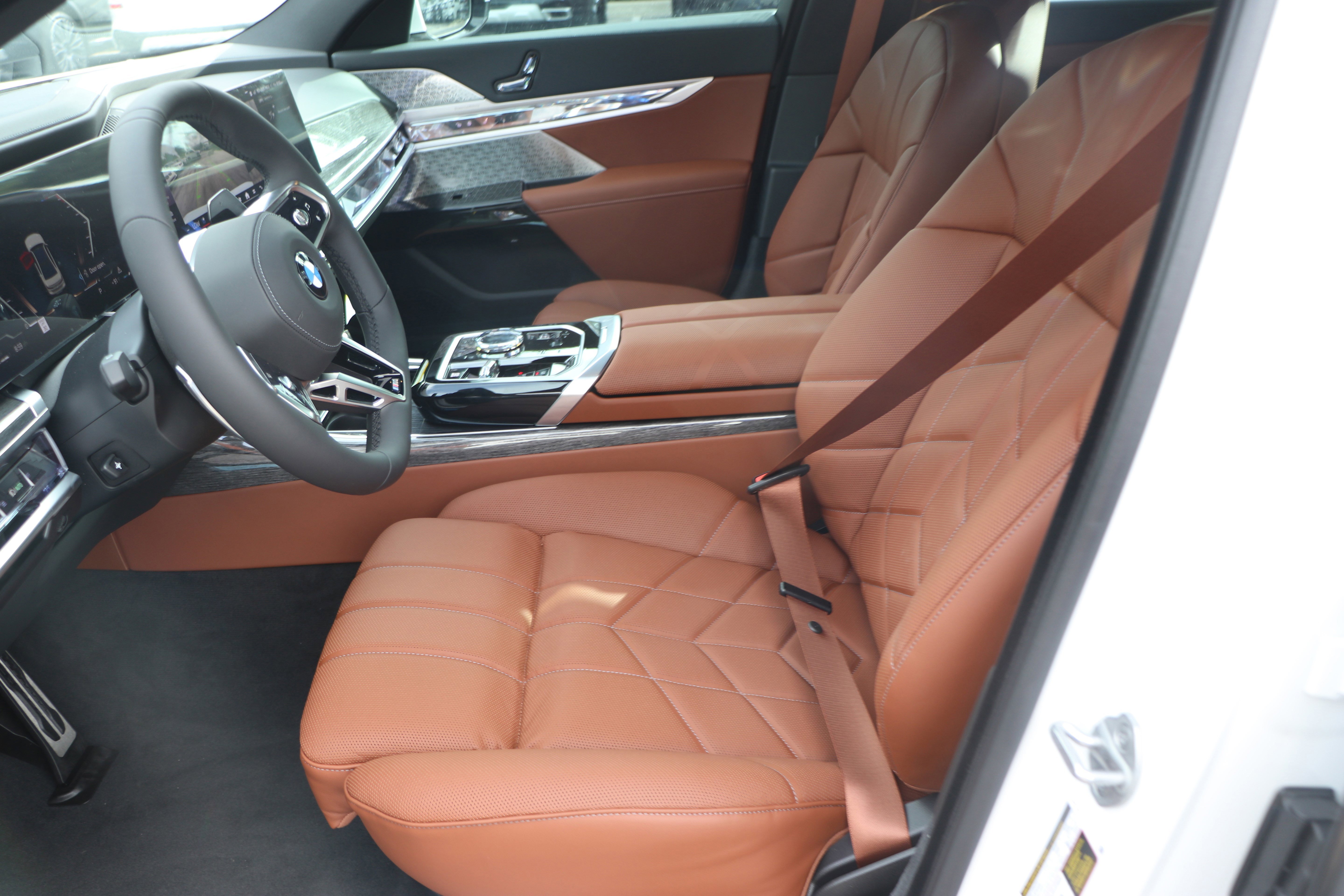 Certified 2025 BMW 740i xDrive AWD/4WD image 15