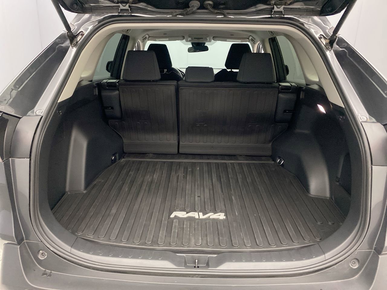 Used 2024 Toyota RAV4 LE AWD/4WD image 24