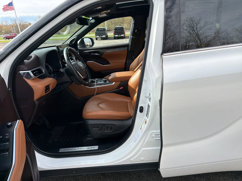 Used 2022 Toyota Highlander Platinum AWD/4WD image 12