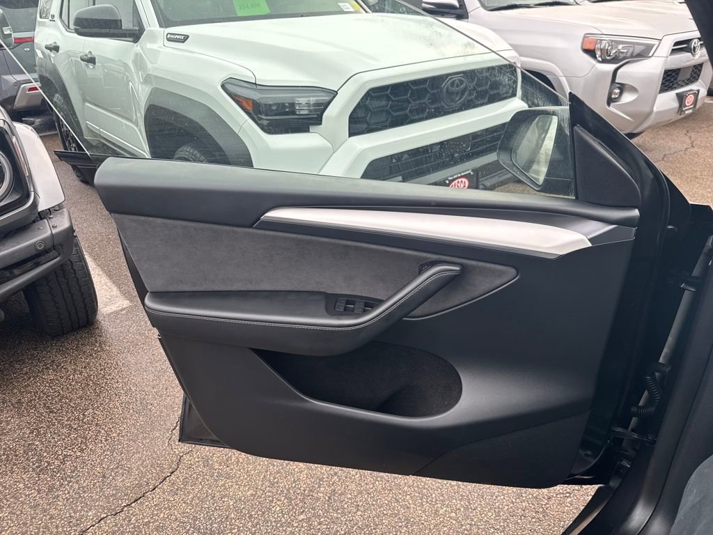 Used 2024 Tesla Model Y Performance image 28