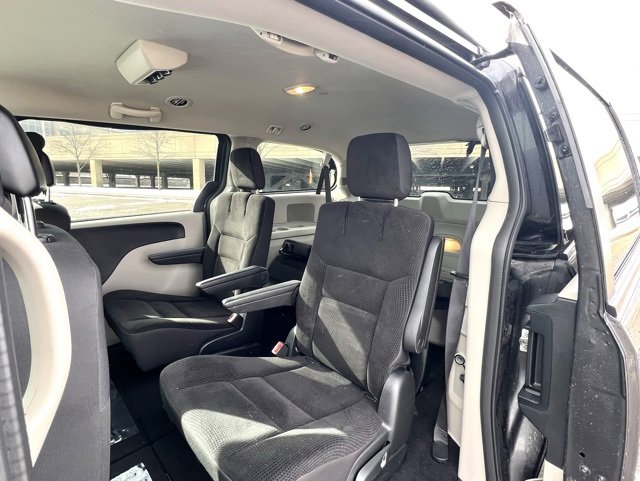 Used 2019 Dodge Grand Caravan SE w/ UConnect Hands-Free Group image 26