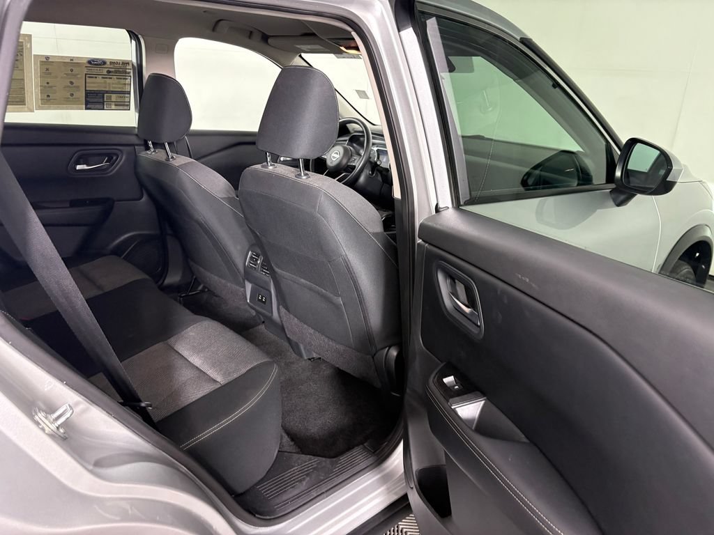 Used 2024 Nissan Rogue SV AWD/4WD image 30