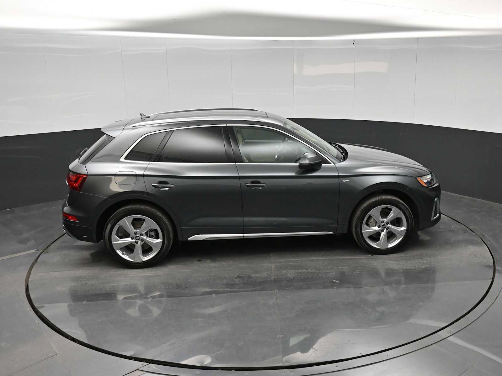 Used 2022 Audi Q5 2.0T Premium Plus w/ Premium Plus Package AWD/4WD image 31