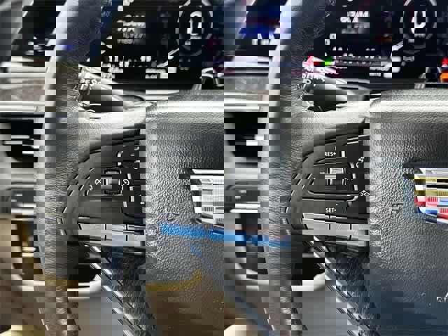 Used 2023 Cadillac Escalade ESV Premium Luxury image 22