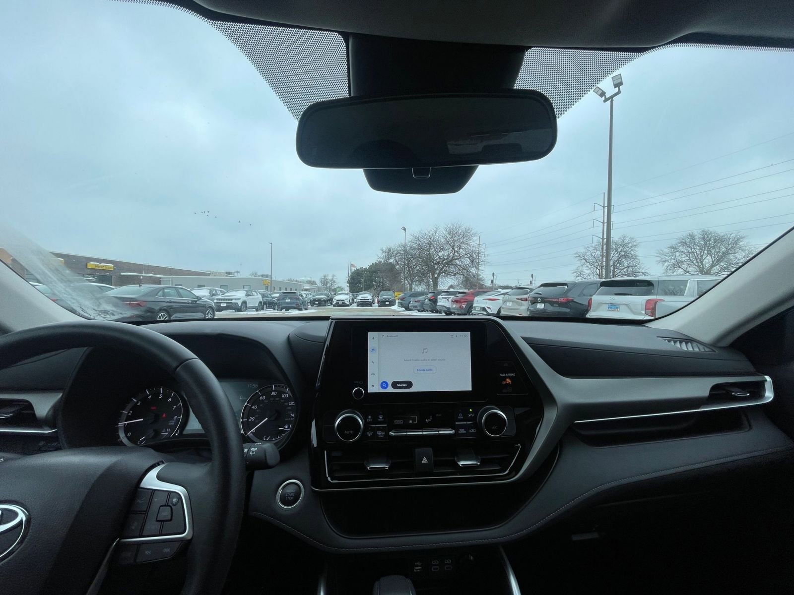 Used 2025 Toyota Highlander LE image 35