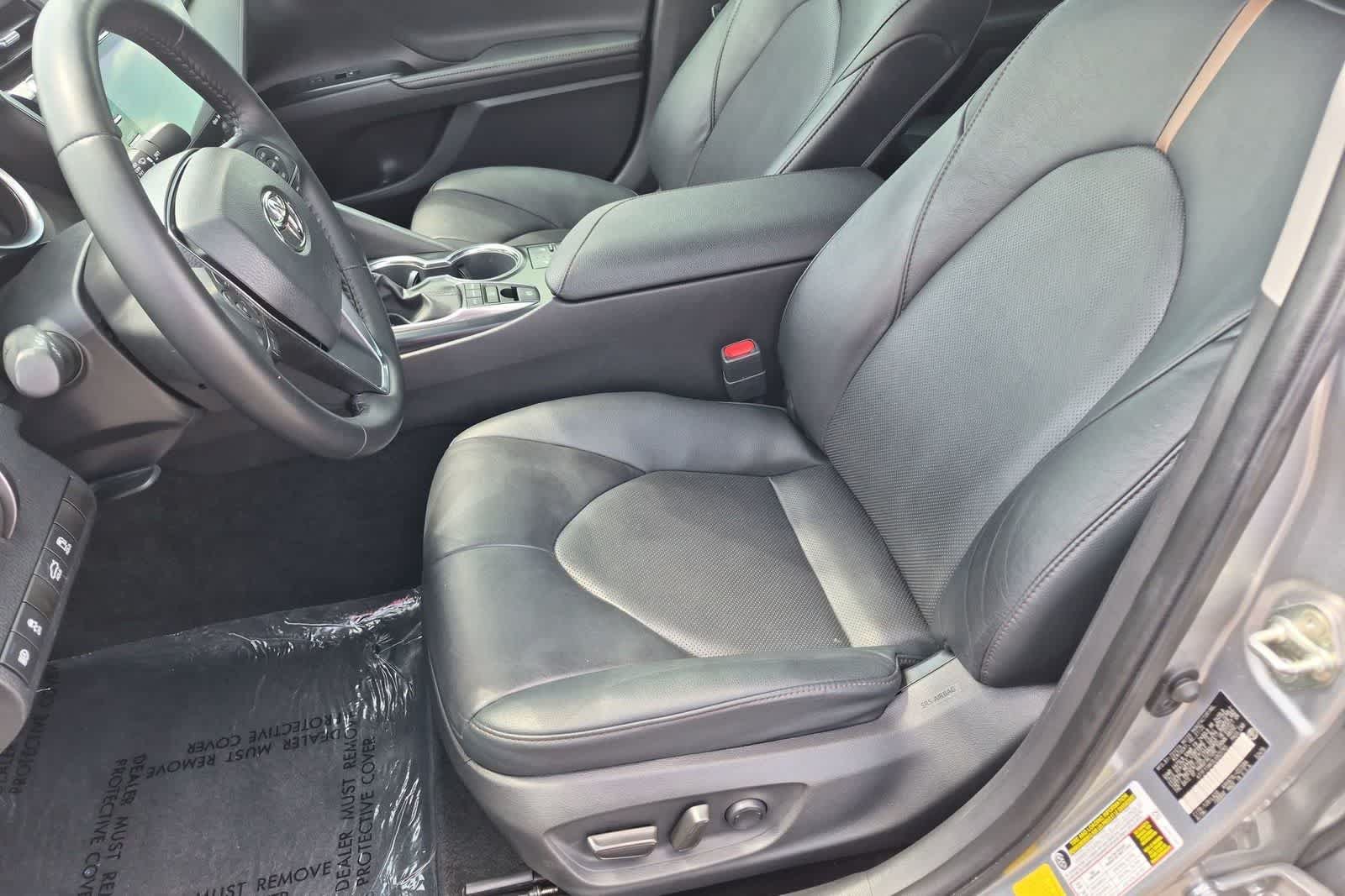 Used 2020 Toyota Camry XLE FWD image 16
