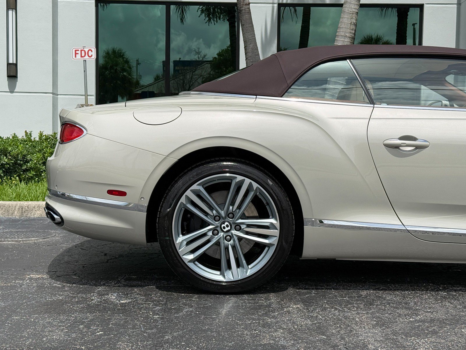 Used 2023 Bentley Continental GT Mulliner AWD/4WD image 4