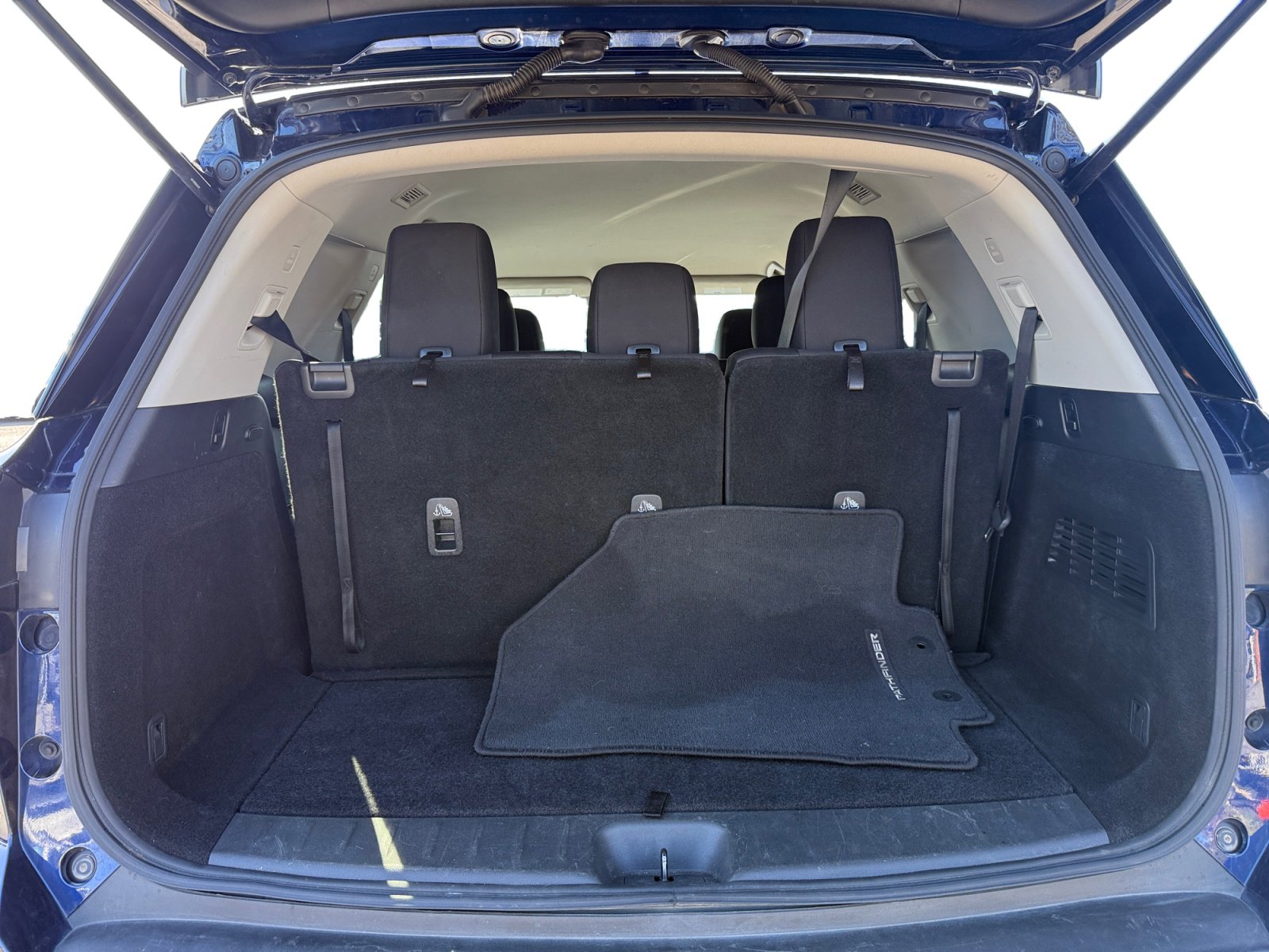 Used 2024 Nissan Pathfinder SV image 17