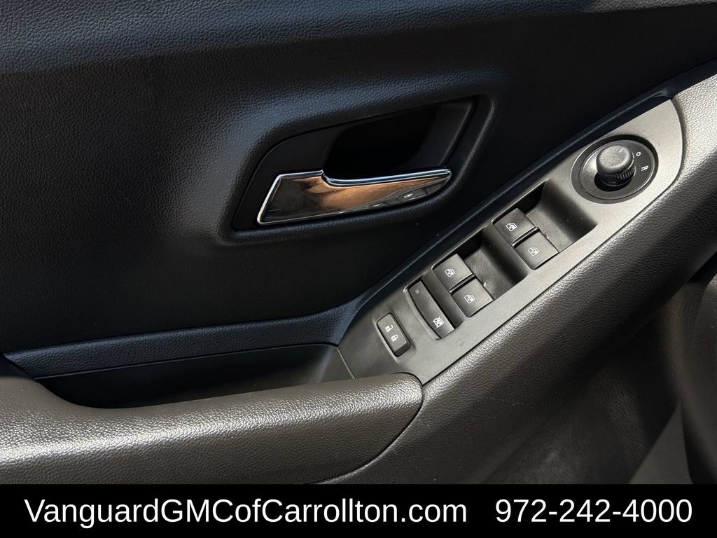 Used 2021 Chevrolet Trax LT w/ LT Convenience Package FWD image 25