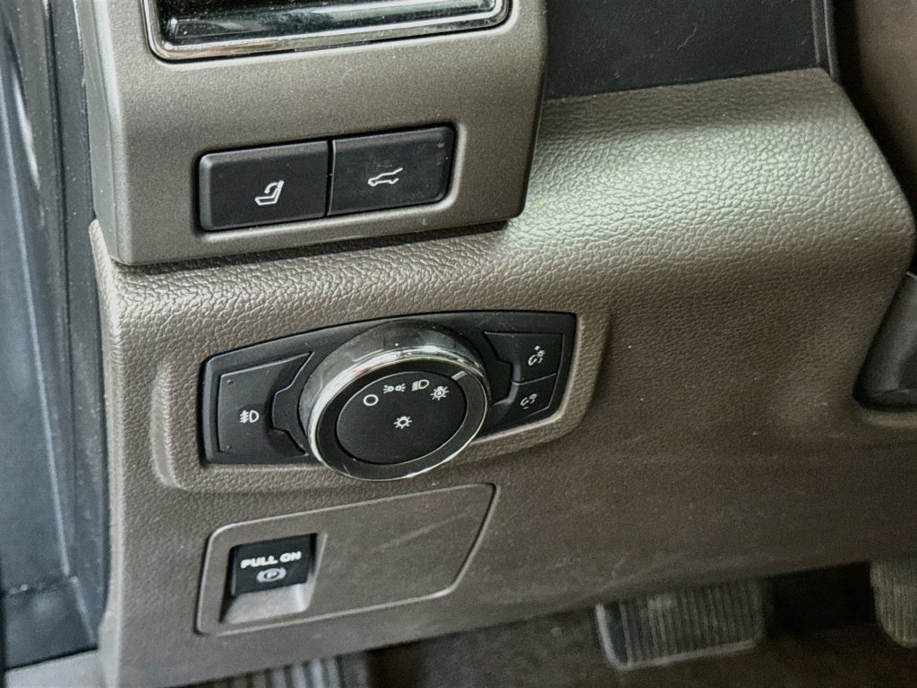 Used 2020 Ford Expedition XLT w/ Equipment Group 202A RWD image 12
