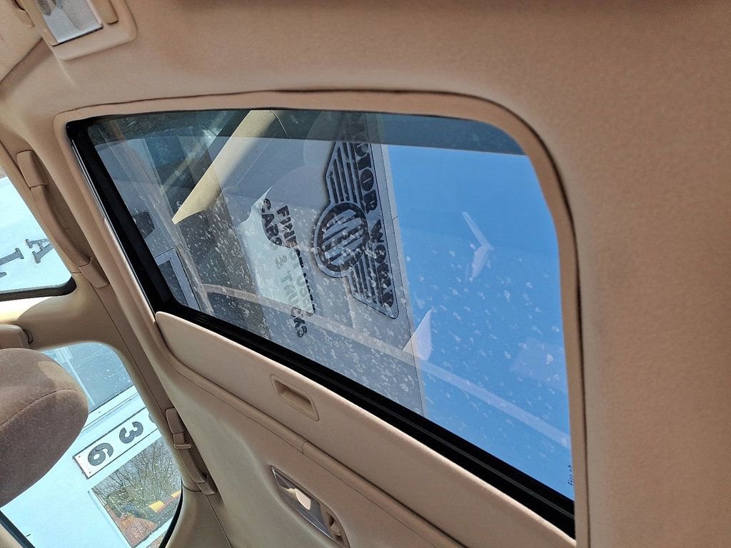 Used 1998 Toyota Camry LE FWD image 16