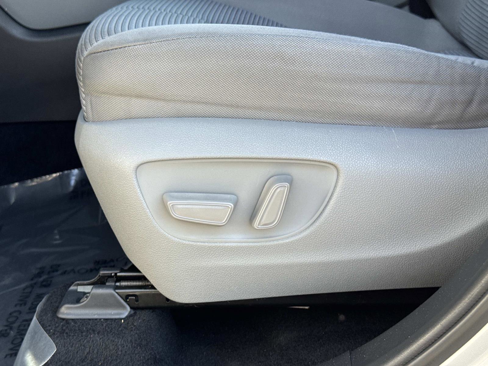 Used 2021 Toyota Highlander L image 20