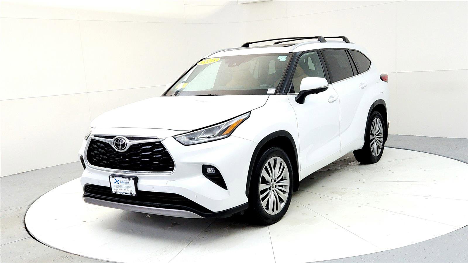 Used 2023 Toyota Highlander Platinum image 2