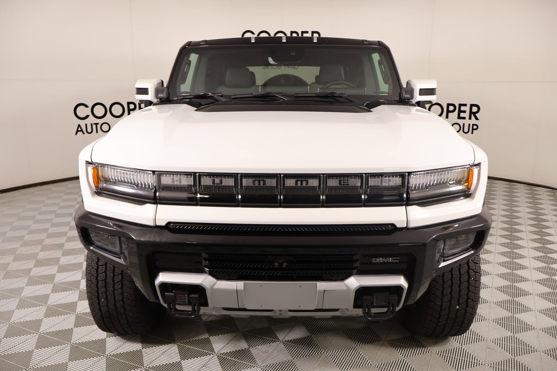 Used 2024 GMC Hummer EV 2X w/ LPO, Illumination Package image 9