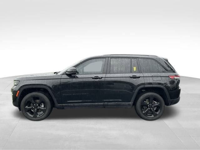Used 2023 Jeep Grand Cherokee Altitude image 4
