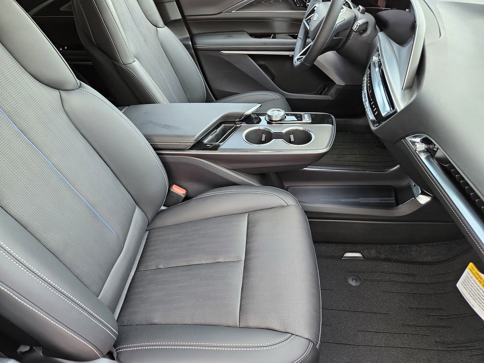 New 2026 Cadillac Lyriq Premium Sport image 17