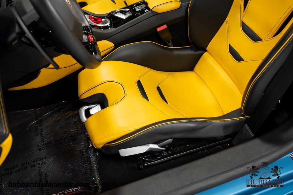 Used 2020 Lamborghini Huracan EVO image 16