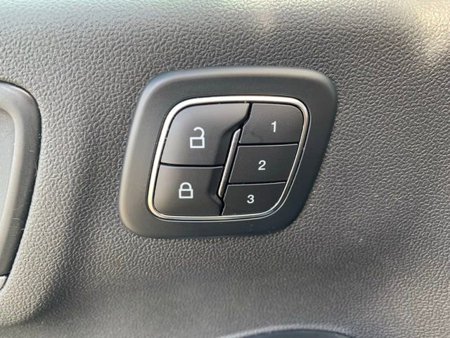 Used 2025 Ford Escape Platinum AWD/4WD image 14