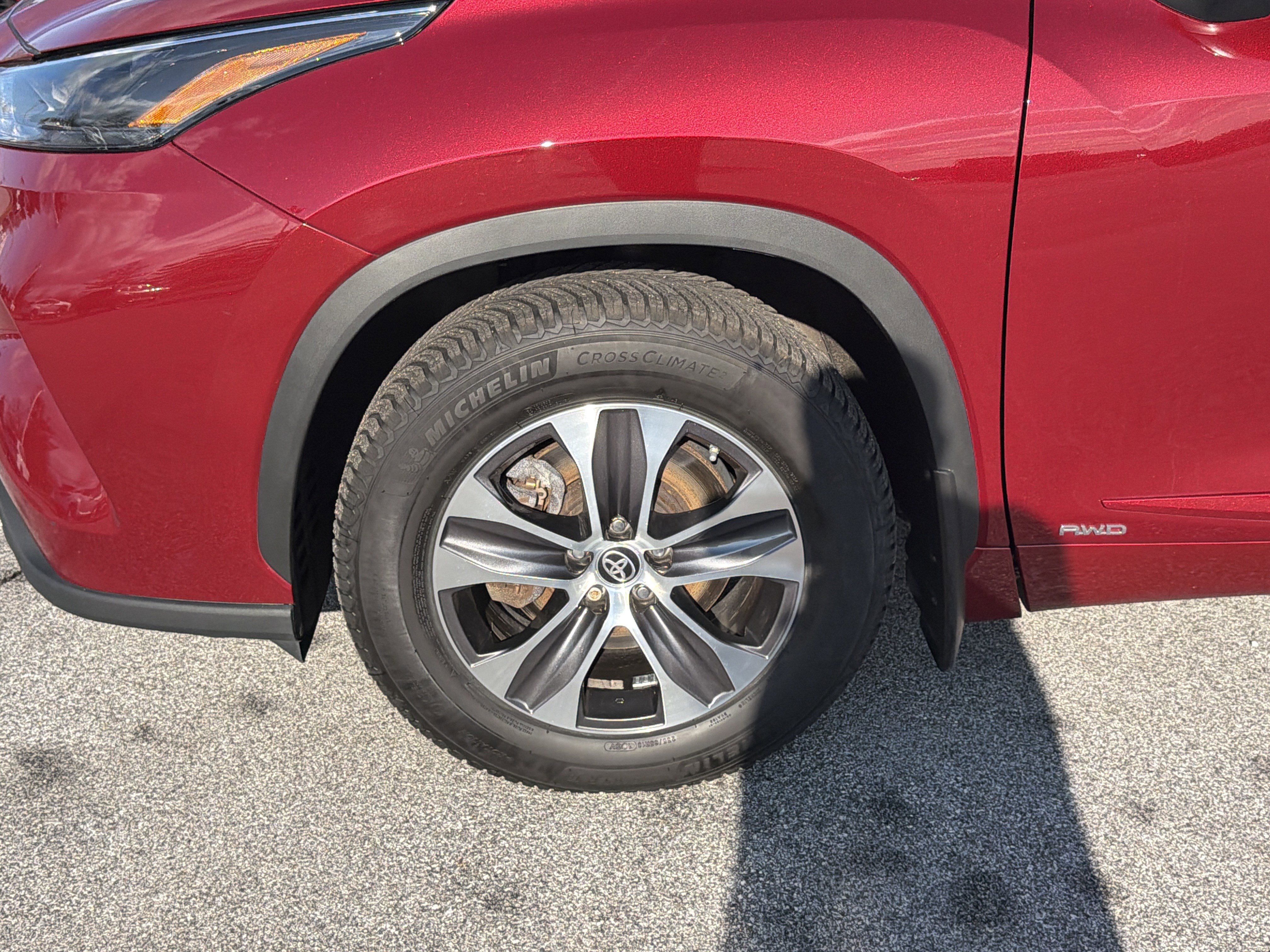 Used 2023 Toyota Highlander XLE AWD/4WD image 91