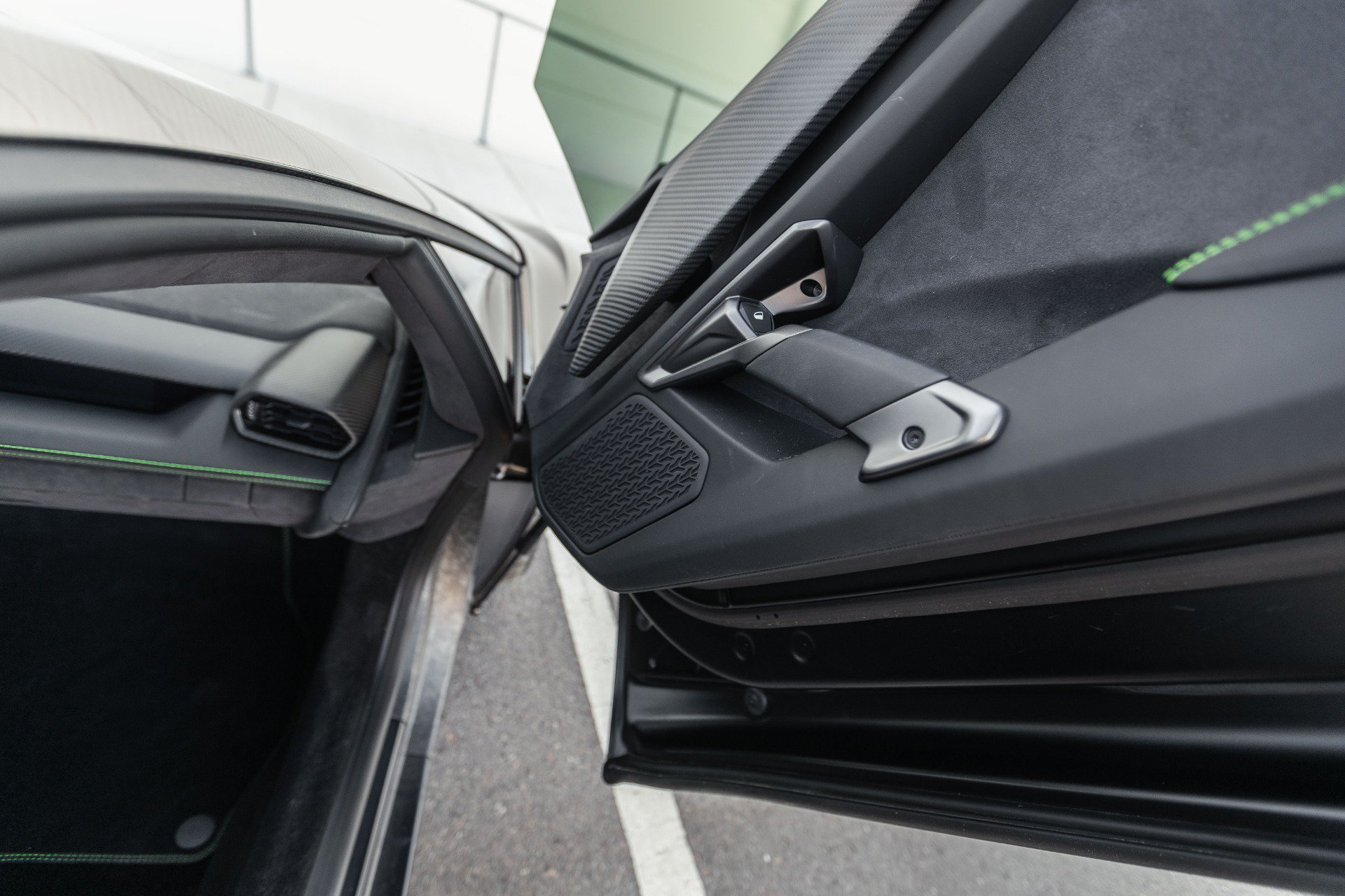 Used 2025 Lamborghini Revuelto AWD/4WD image 54