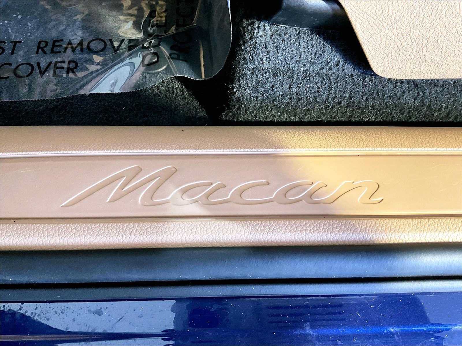 Certified 2024 Porsche Macan AWD/4WD image 19