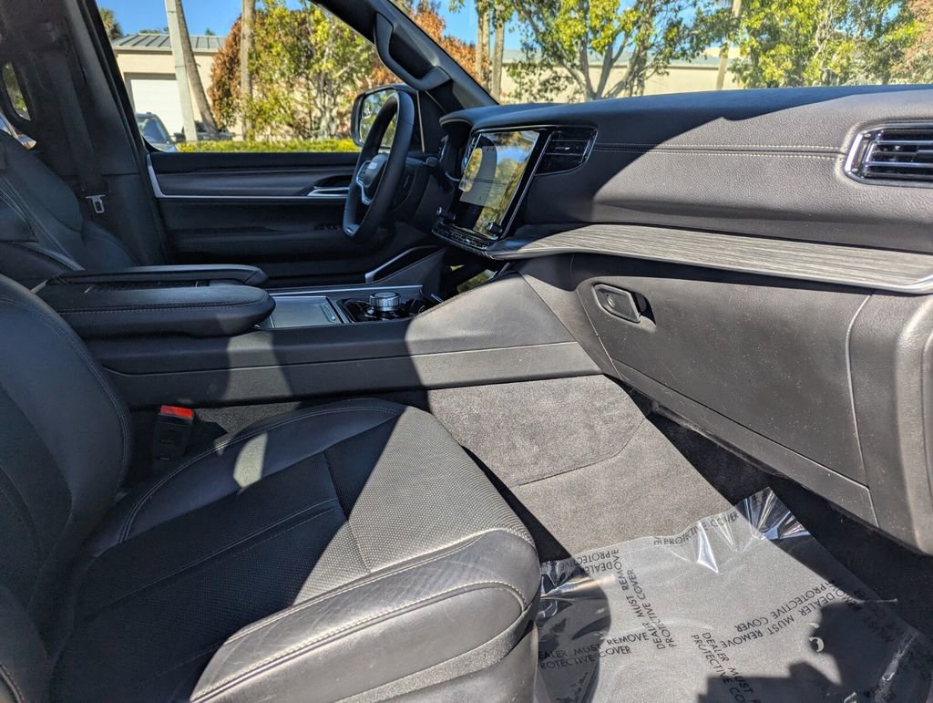 Used 2023 Jeep Wagoneer L Series II image 9