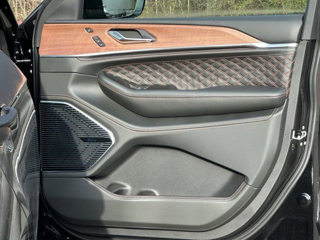 New 2025 Jeep Grand Cherokee Summit AWD/4WD image 18