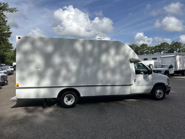 New 2027 Ford E-350 and Econoline 350 Super Duty w/ Power Equipment Group RWD image 9