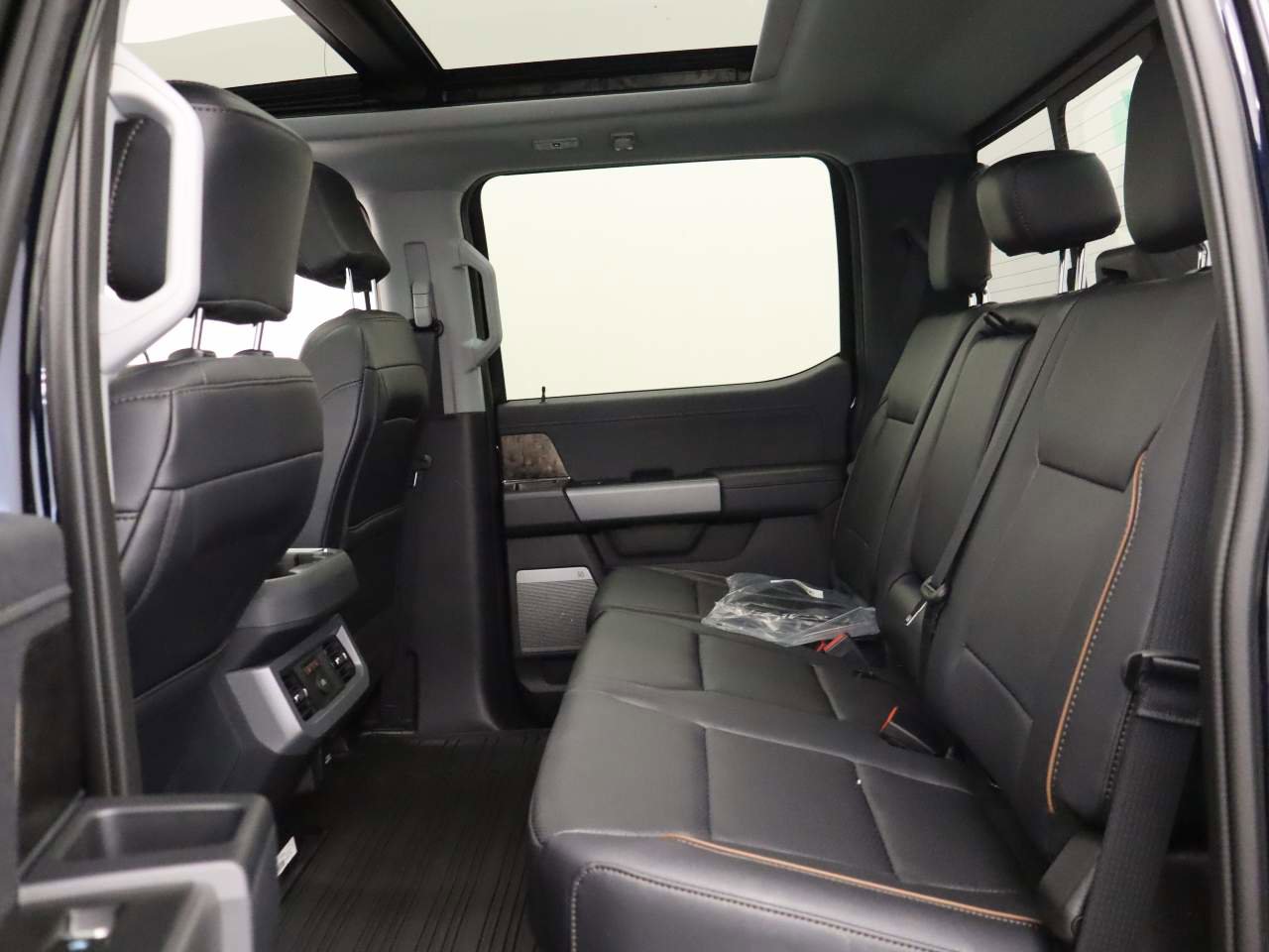 New 2025 Ford F250 Lariat w/ Lariat Ultimate Package AWD/4WD image 17