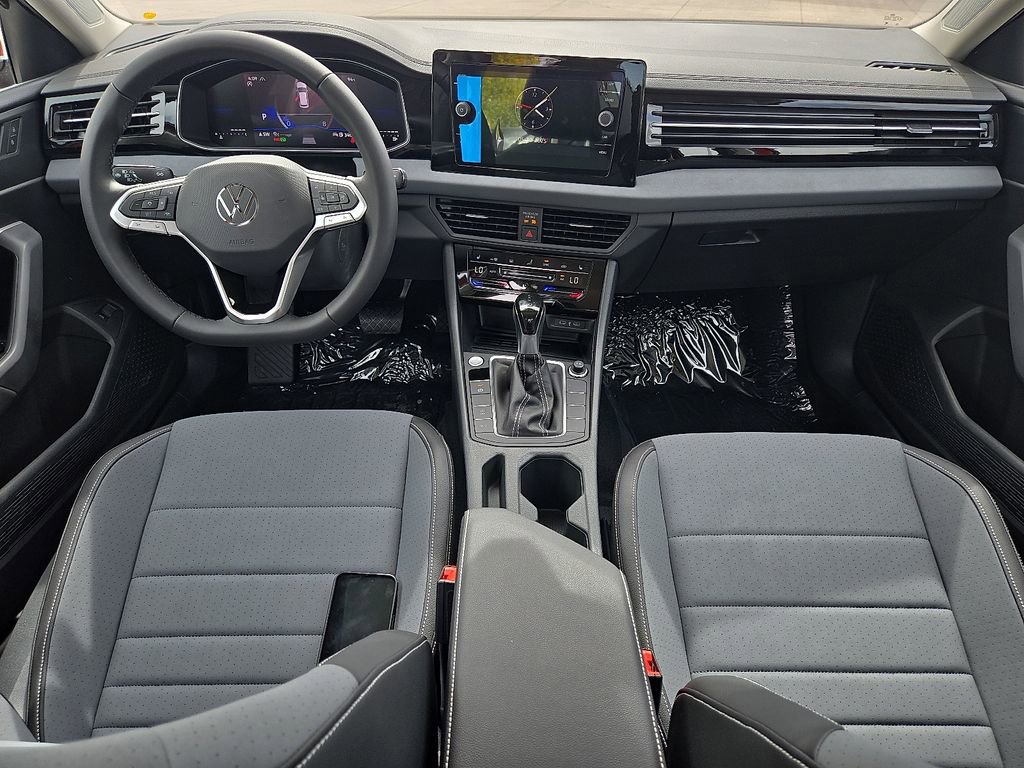 Used 2025 Volkswagen Jetta SE image 18