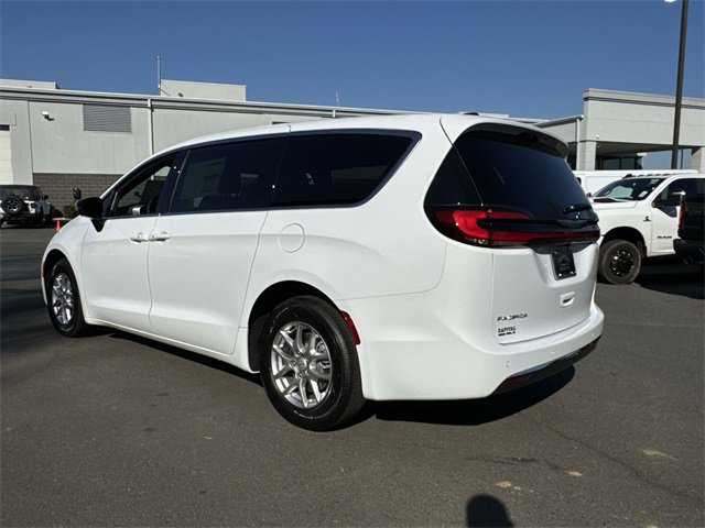 New 2026 Chrysler Pacifica Select image 11