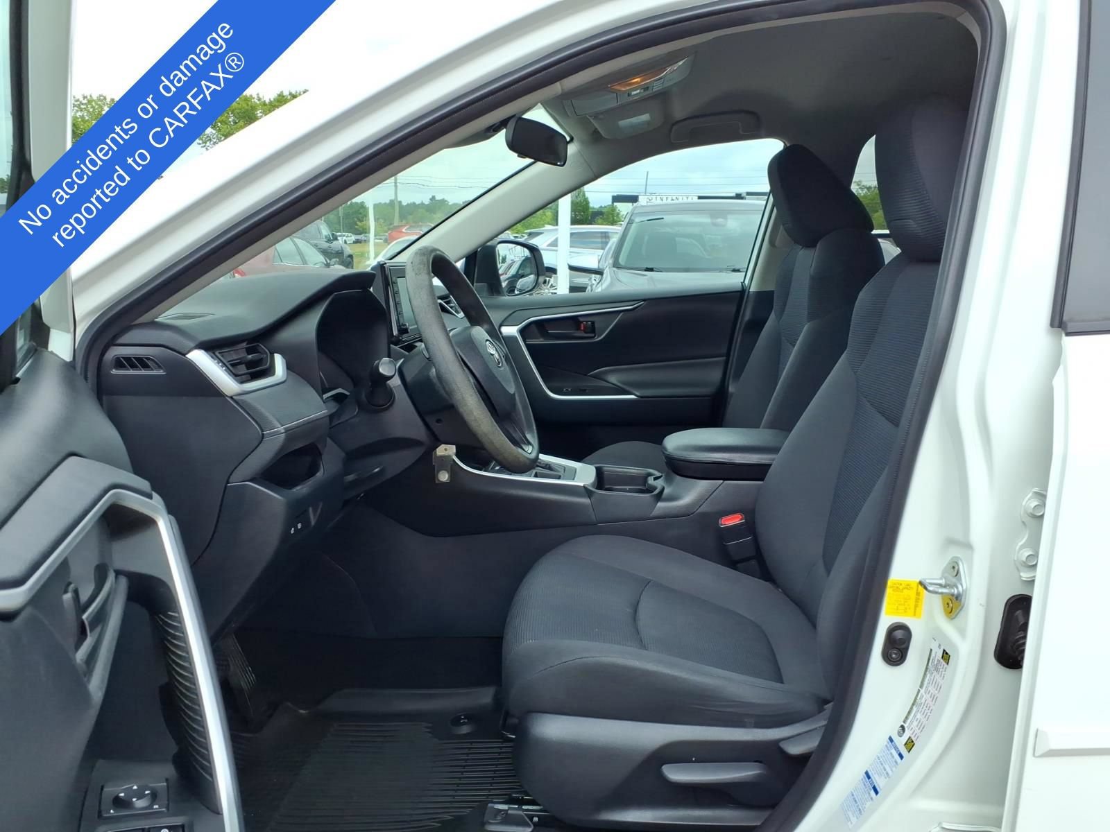 Used 2019 Toyota RAV4 LE AWD/4WD image 19