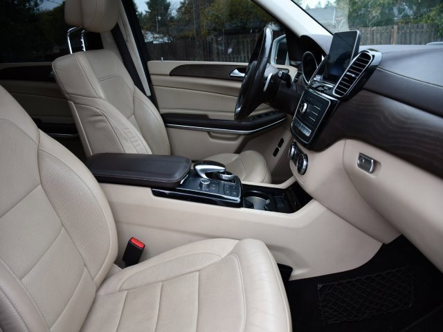 Used 2017 Mercedes-Benz GLS 550 4MATIC image 31