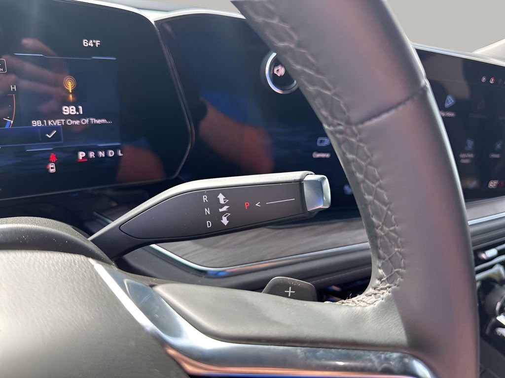 Used 2025 Chevrolet Suburban Z71 image 33