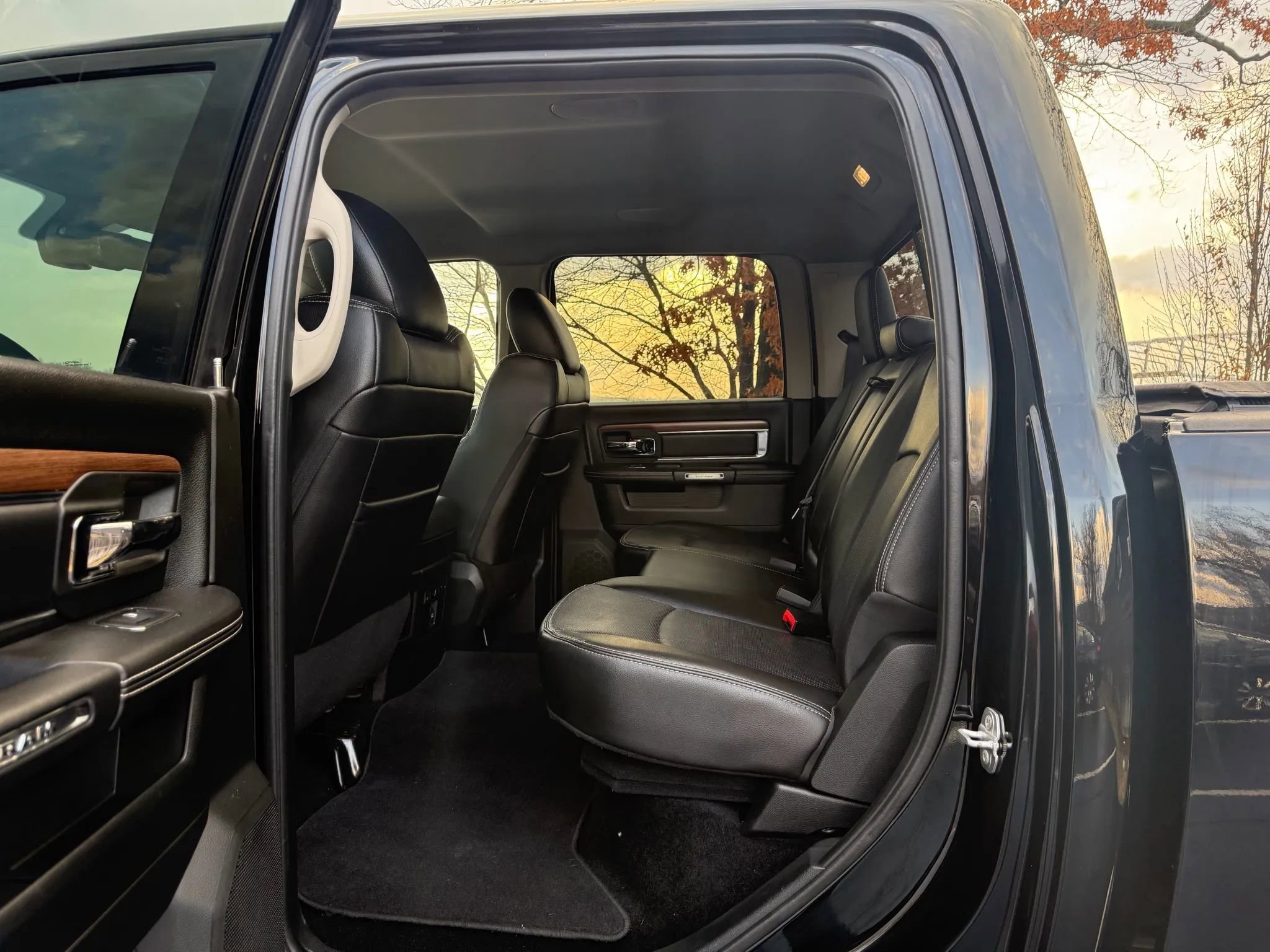 Used 2015 RAM 2500 Laramie w/ Black Appearance Group AWD/4WD image 14